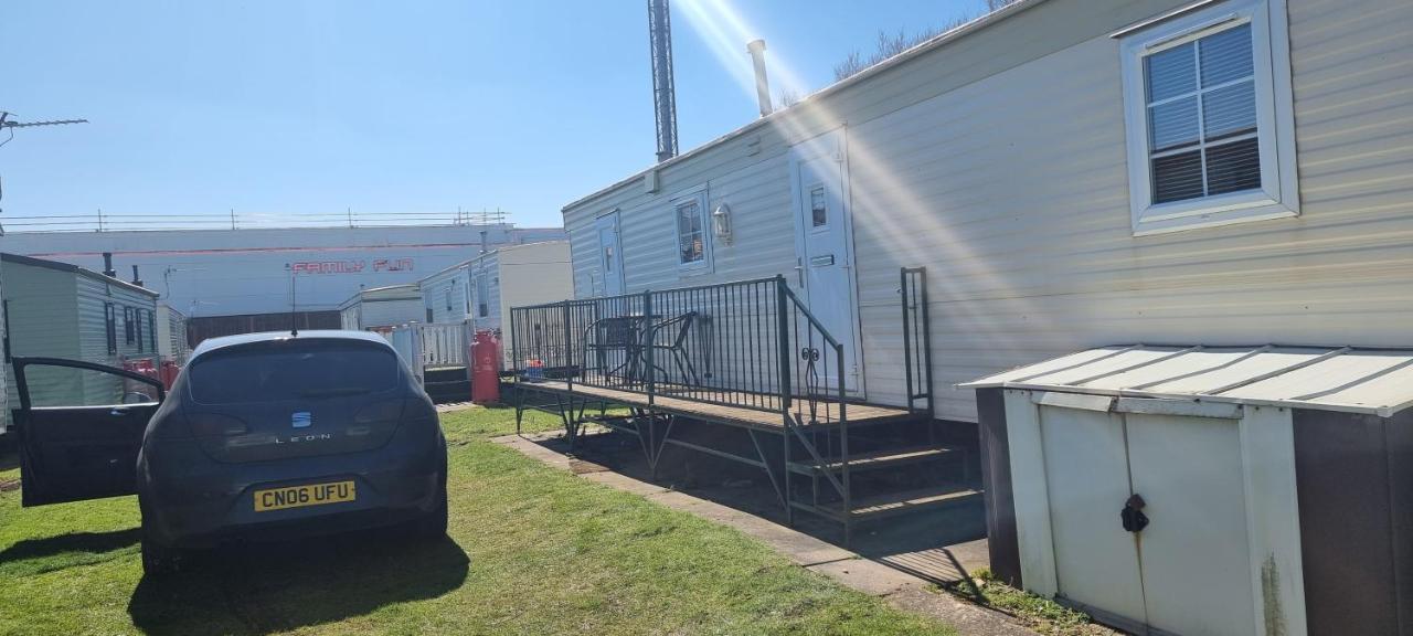 8 Berth Caravan Direct Beach Access Инголдмелс Экстерьер фото